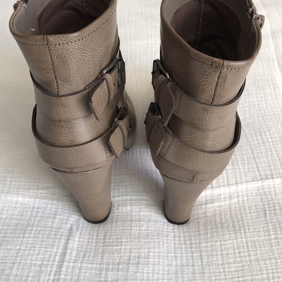 Madden Girl Boots - Picture 6 of 9